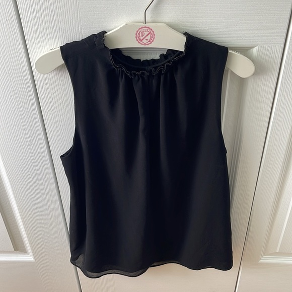 KLD Signature Chiffon Ruffle Edge Tank - Picture 2 of 4